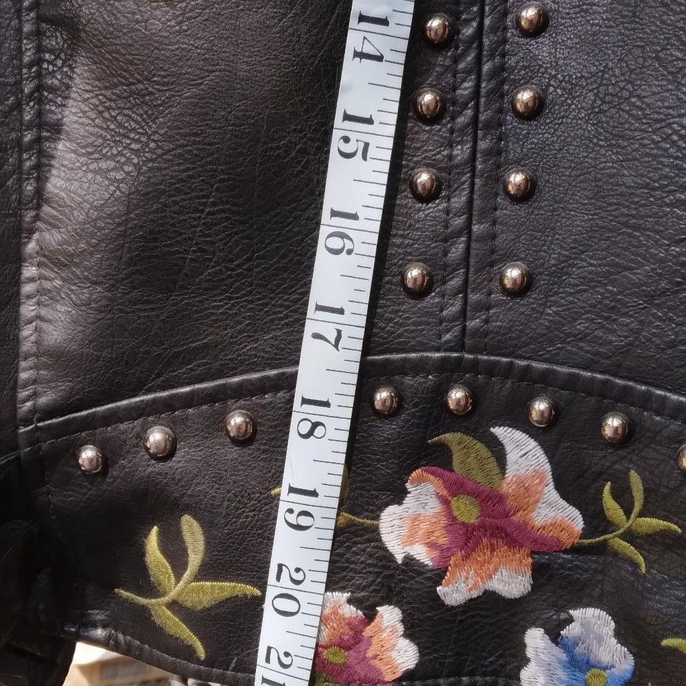 Embroidered leather jacket - Picture 8 of 9